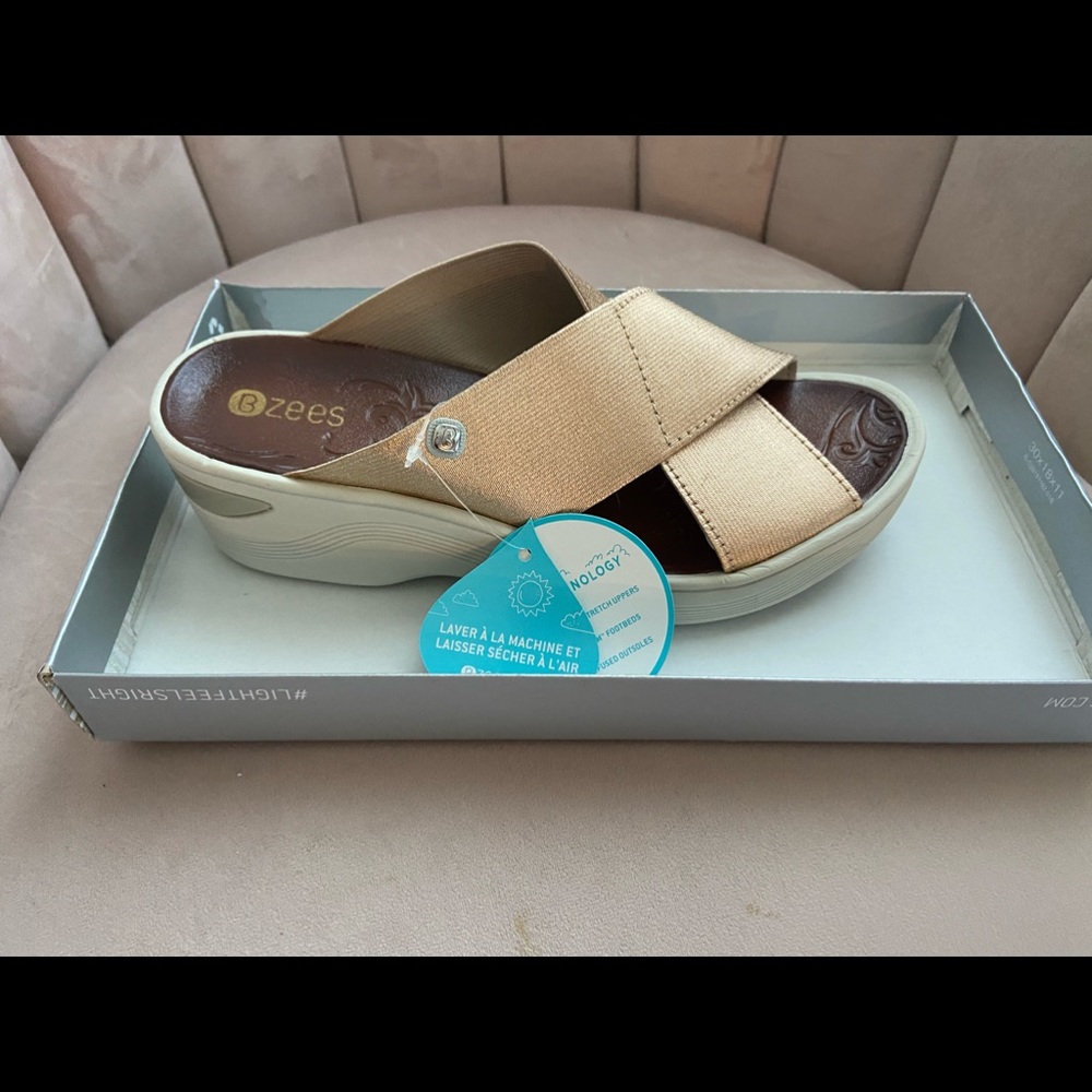 BZEES DESIRE SANDALS 8 WIDE METALLIC GOLD WASHABLE